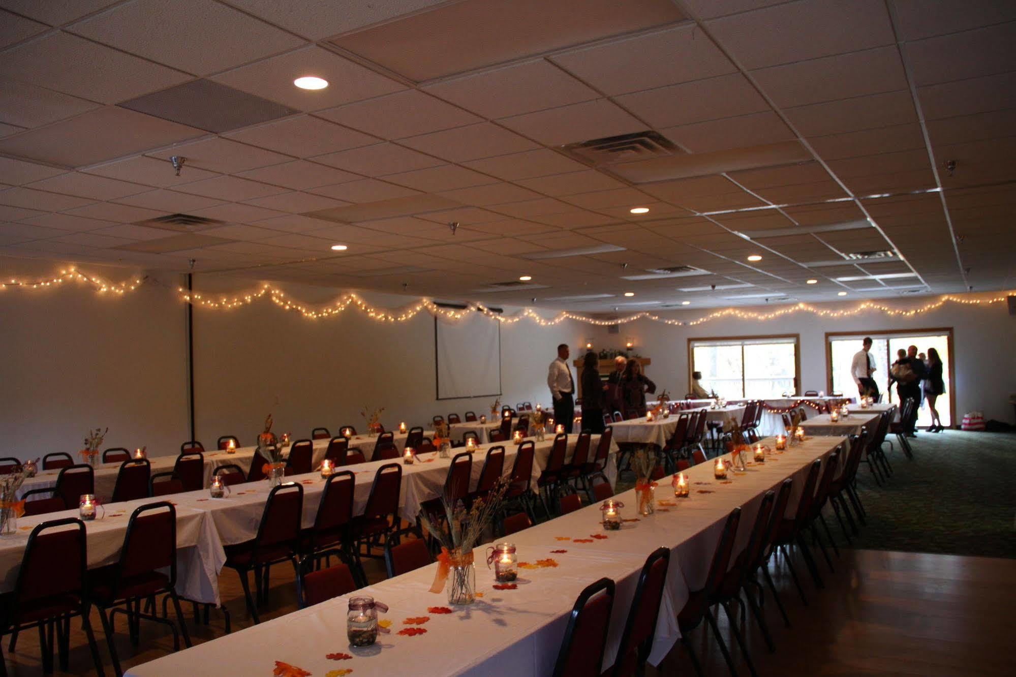 Mcquoid'S Inn And Event Center Isle Экстерьер фото